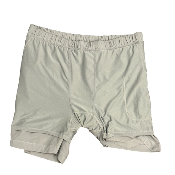 Men's Fabletics "The One Short" Lined Light Gray 5" Inseam - Size Large L - Picture 3 of 5